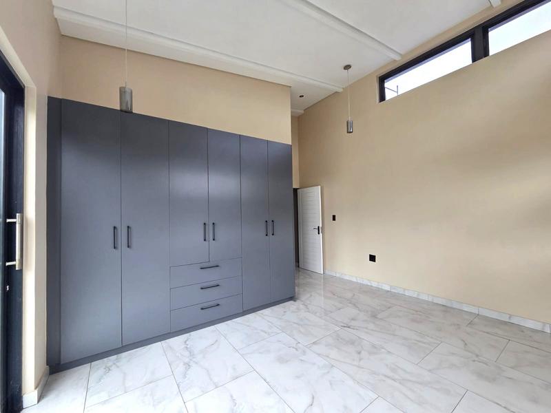 5 Bedroom Property for Sale in The Islands Estates North West